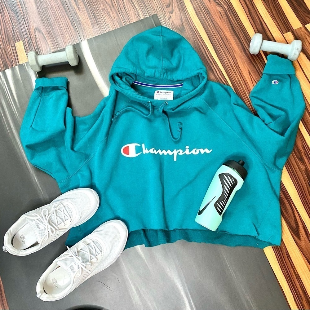 Trendy Champion sport sweatshirt w raw hem and cosy hood - gym ready - Picture 2 of 8